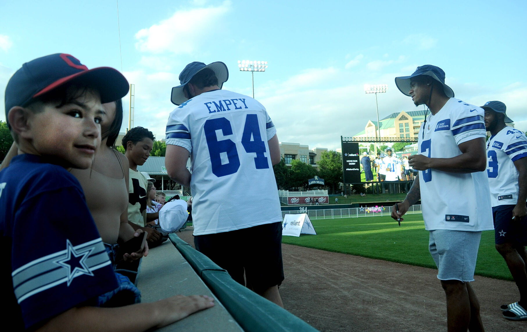 Reliant Cowboys HR Derby_2.JPG